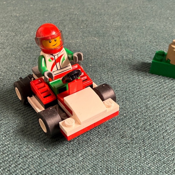 LEGO City Go-Kart Racer Mini Set #30314 - Picture 6 of 11